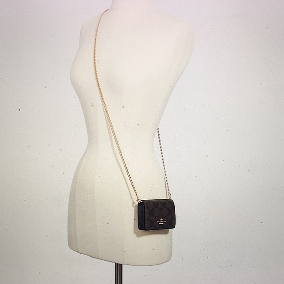 COACH -MINI WALLET ON A CHAIN IN SIGNATURE CANVAS - Picture 13 of 14